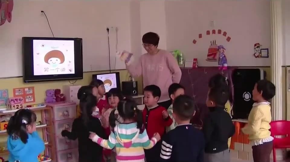 小班社会《孤独的小熊》视频+教案+课件+反思+音乐