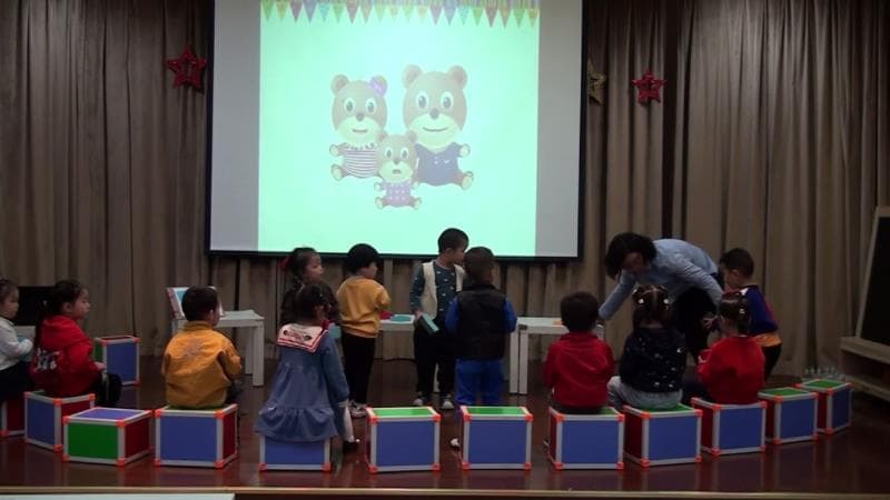 小班数学《生日礼物》课堂实录+教案+课件+音乐