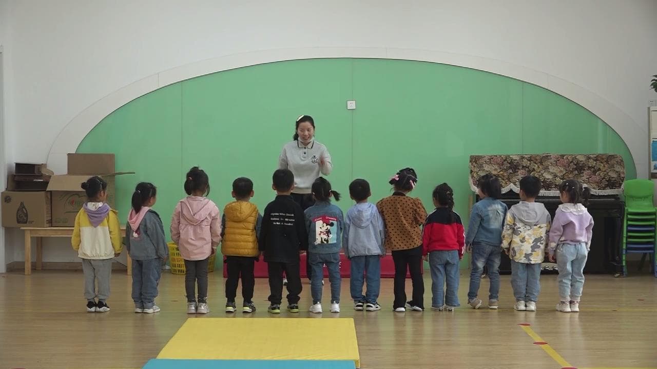 小班体育《小猫钓鱼》视频+教案