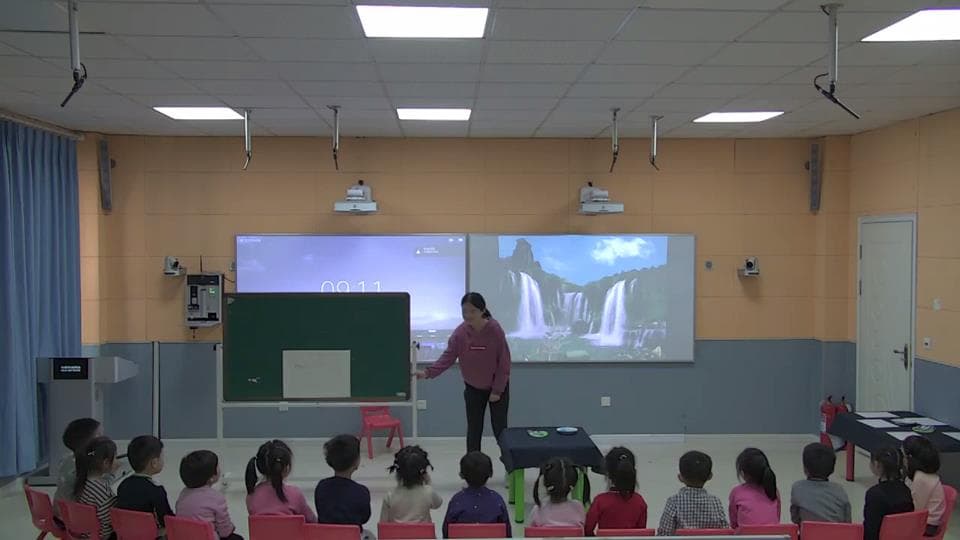 小班美术《点点线线》实录+教案+反思+课件+音乐