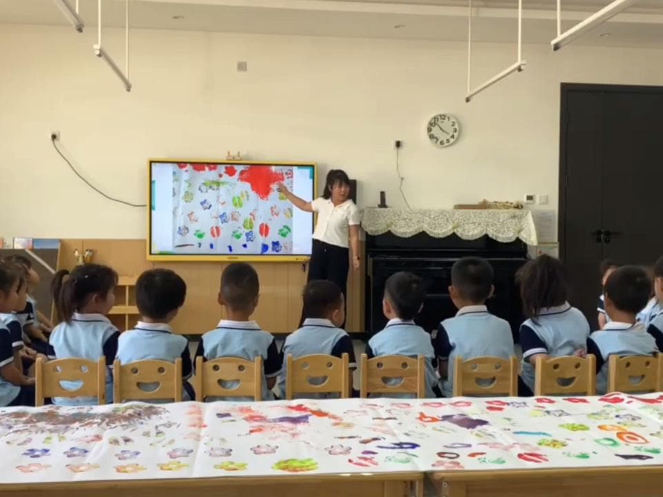 小班美术《彩色的世界》视频+教案+PPT课件