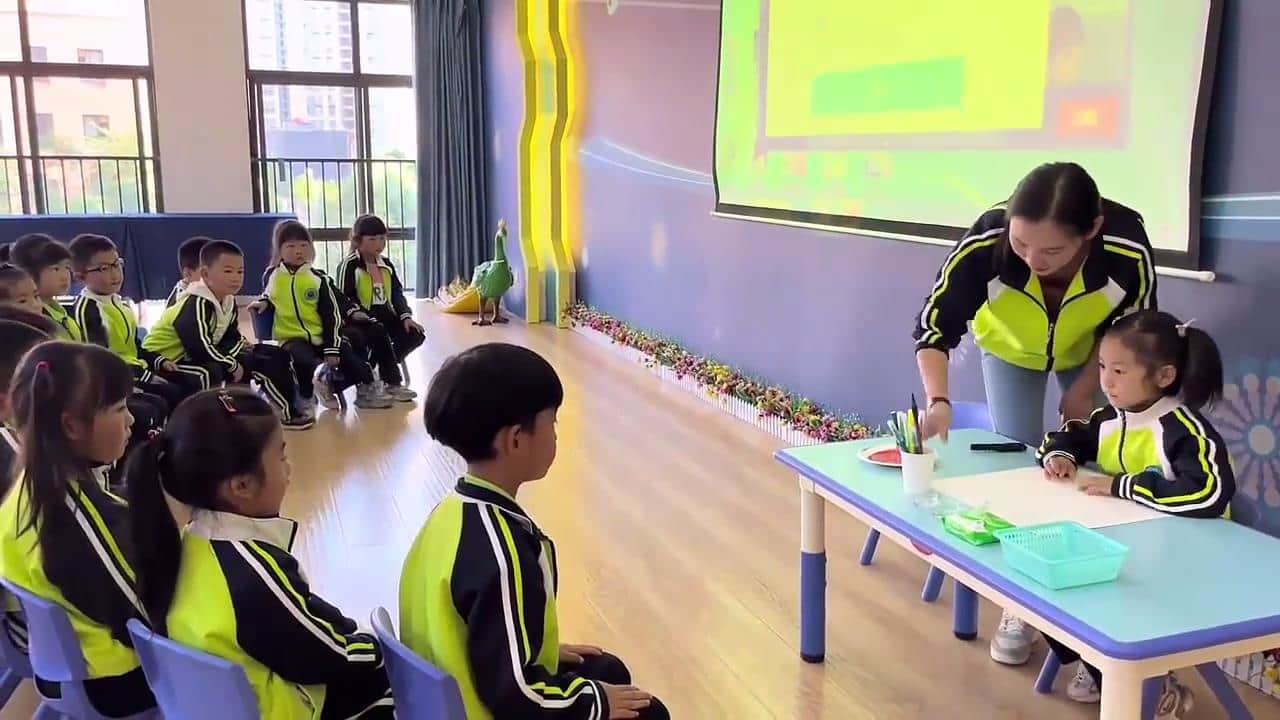 大班美术《鱼戏莲叶间》视频+教案+PPT课件