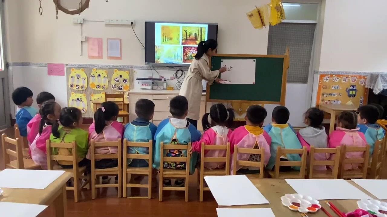 中班美术《多彩的秋林》视频+教案+PPT课件