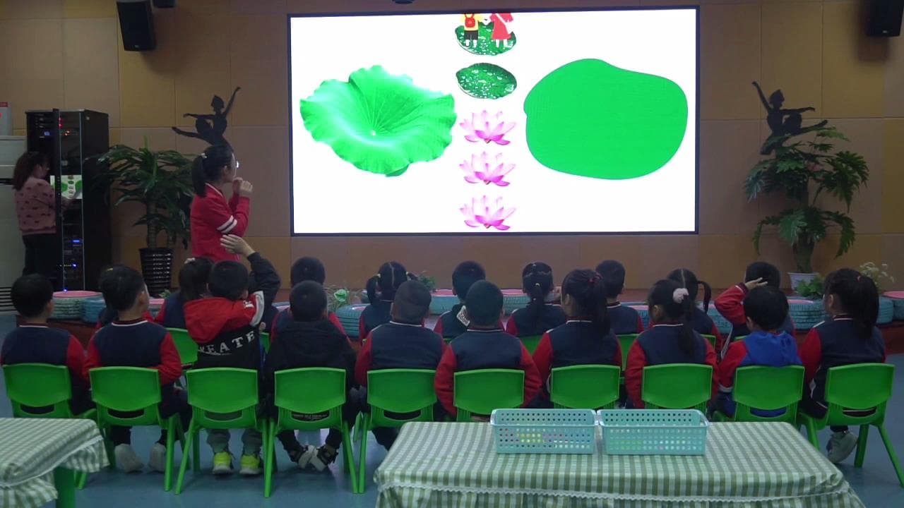 大班美术《荷花朵朵开》视频+教案+课件