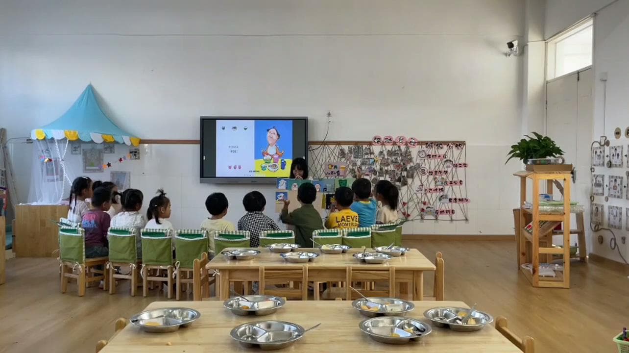 小班绘本《吃什么呢？》视频+教案+课件+打印图