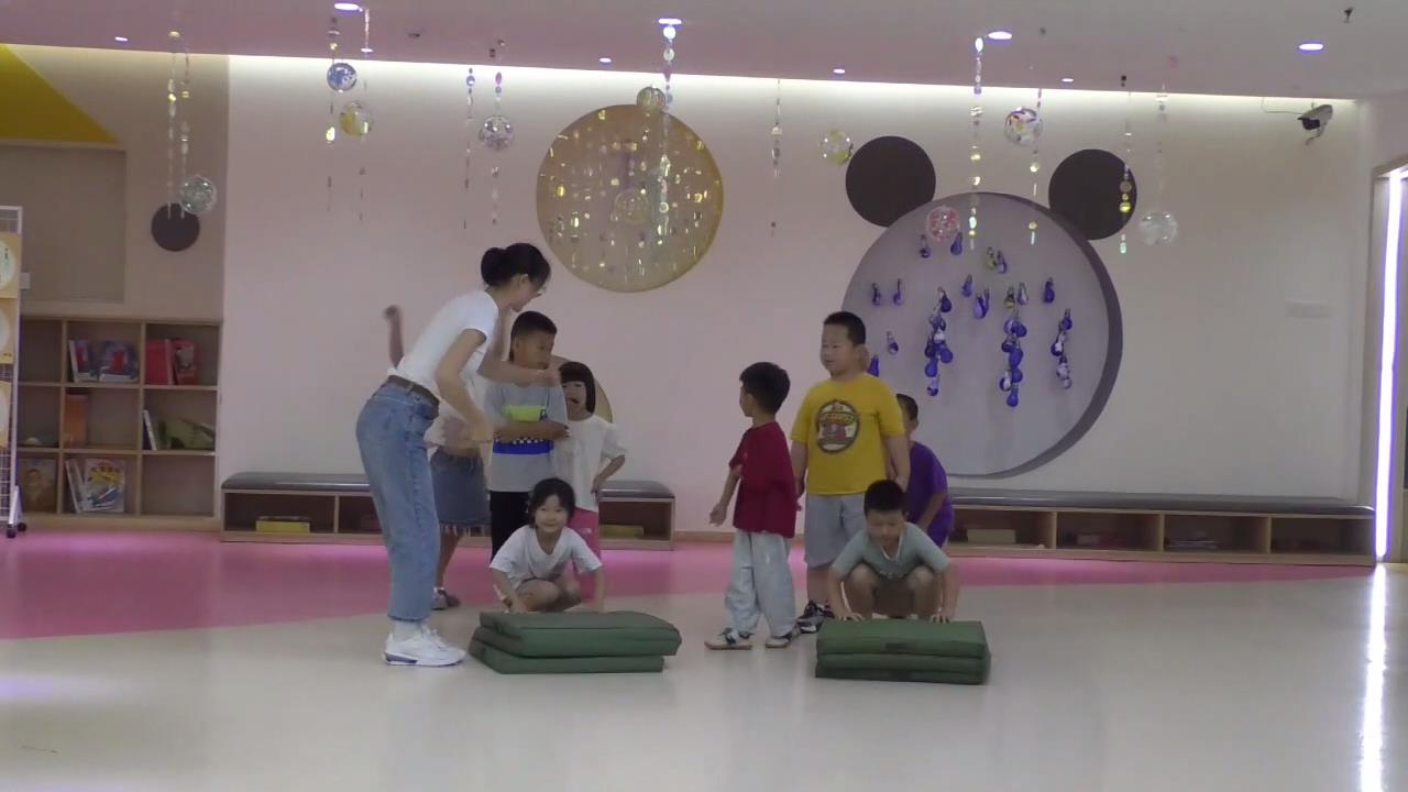 中班体育《垫子赛车》视频+教案+音乐