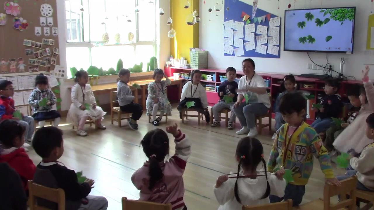 小班音乐《跳舞的树叶》视频+教案+课件
